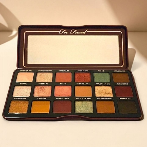 🍎 Too Faced “Appley in Love” Eyeshadow Palette – Limited Edition 🍁 - Picture 1 of 9